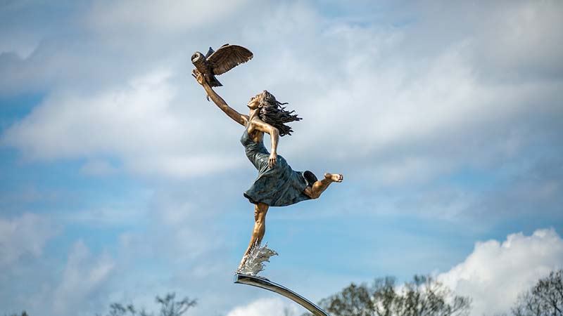 Minerva statue at the riverwalk